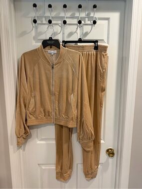 NWT Melrose With Love Boutique Tan Velour Sparkling 2 Piece Track Set Sz L